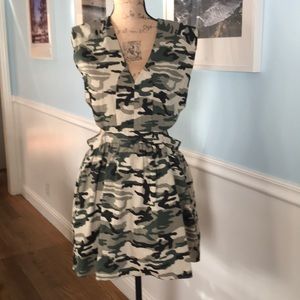 Camouflage Lola Dress Size Large. Super cute!